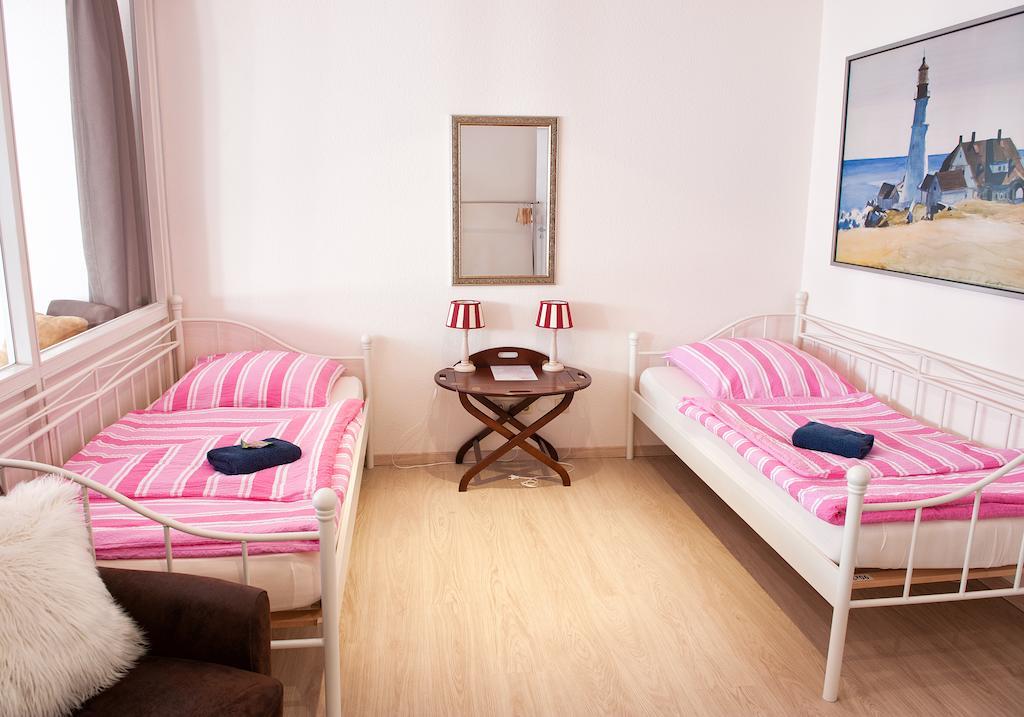 Heinsens Ellerbek Bed & Breakfast Екстериор снимка