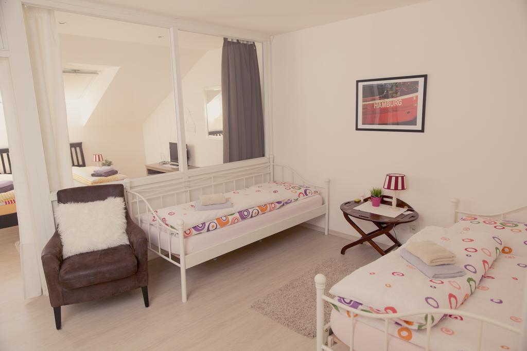 Heinsens Ellerbek Bed & Breakfast Стая снимка