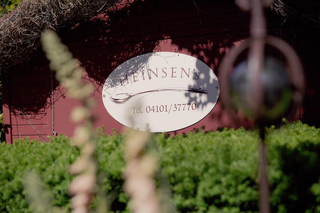 Heinsens Ellerbek Bed & Breakfast Екстериор снимка