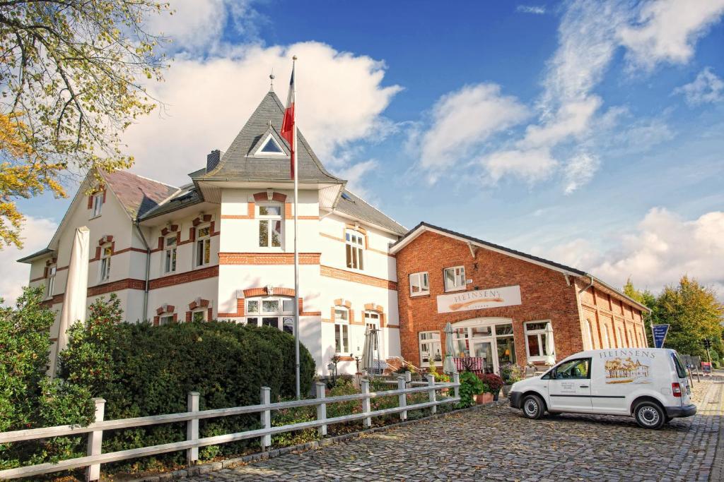 Heinsens Ellerbek Bed & Breakfast Екстериор снимка