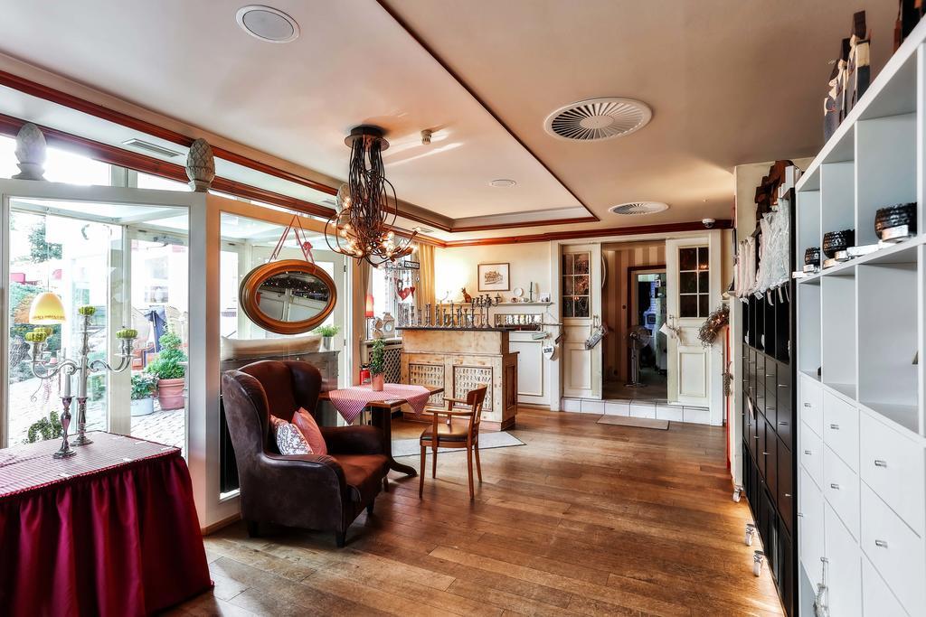 Heinsens Ellerbek Bed & Breakfast Екстериор снимка