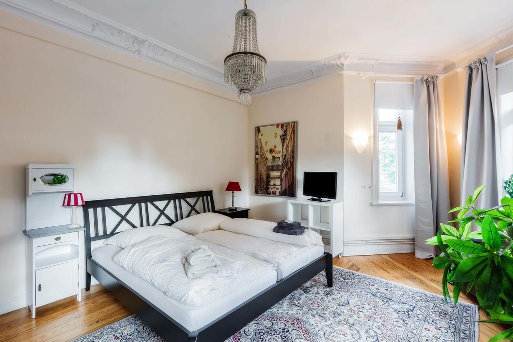 Heinsens Ellerbek Bed & Breakfast Екстериор снимка