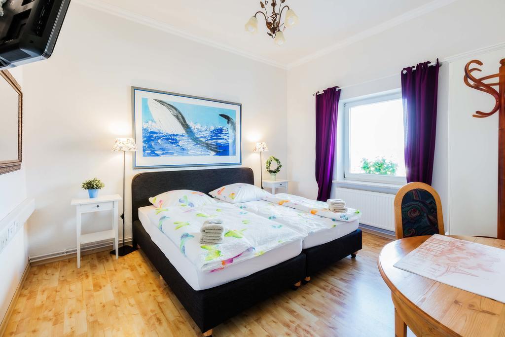 Heinsens Ellerbek Bed & Breakfast Екстериор снимка