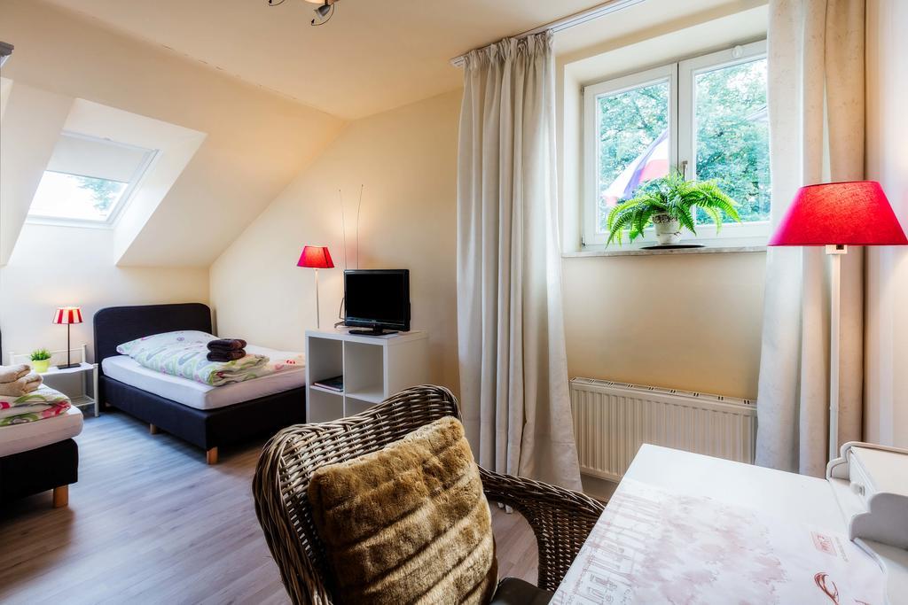 Heinsens Ellerbek Bed & Breakfast Екстериор снимка