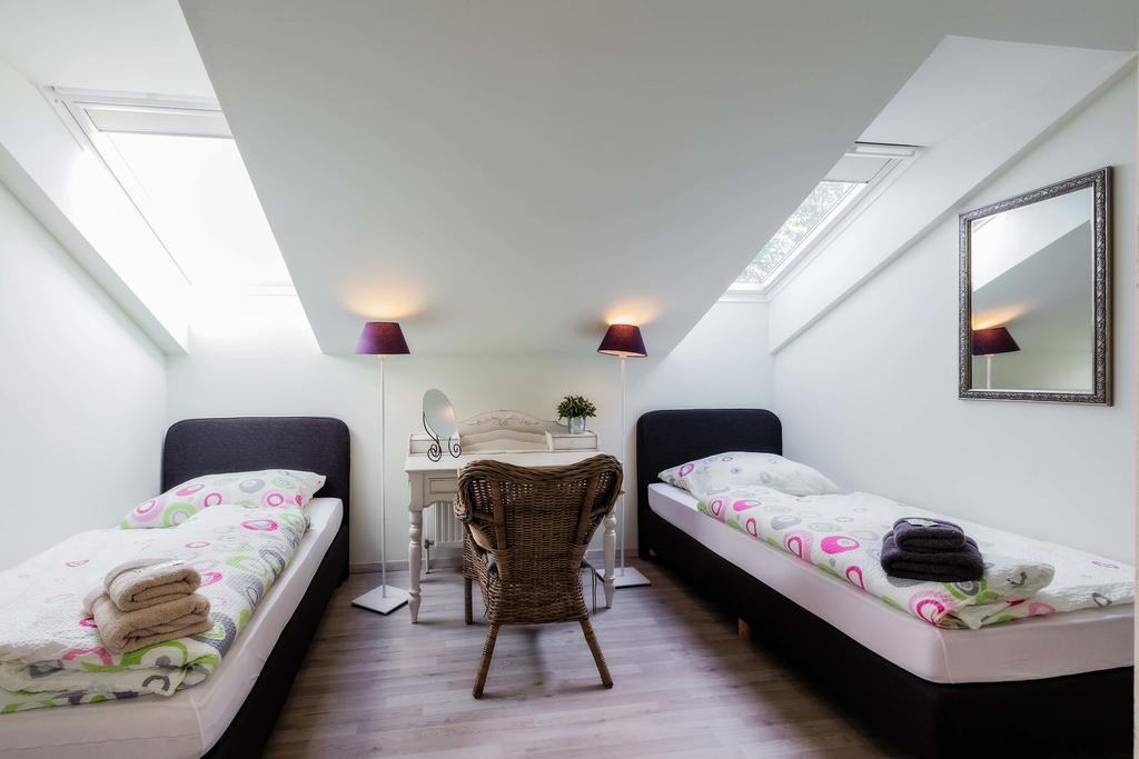 Heinsens Ellerbek Bed & Breakfast Екстериор снимка
