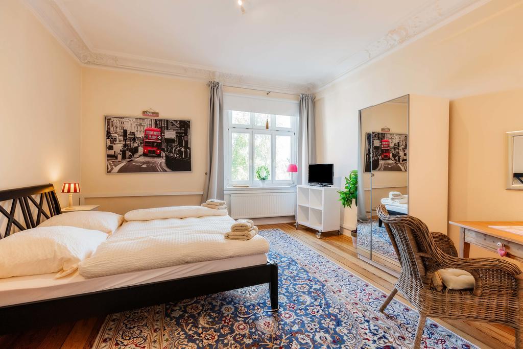 Heinsens Ellerbek Bed & Breakfast Екстериор снимка