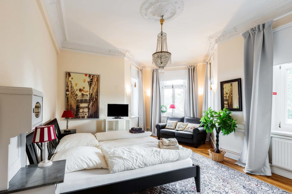 Heinsens Ellerbek Bed & Breakfast Екстериор снимка