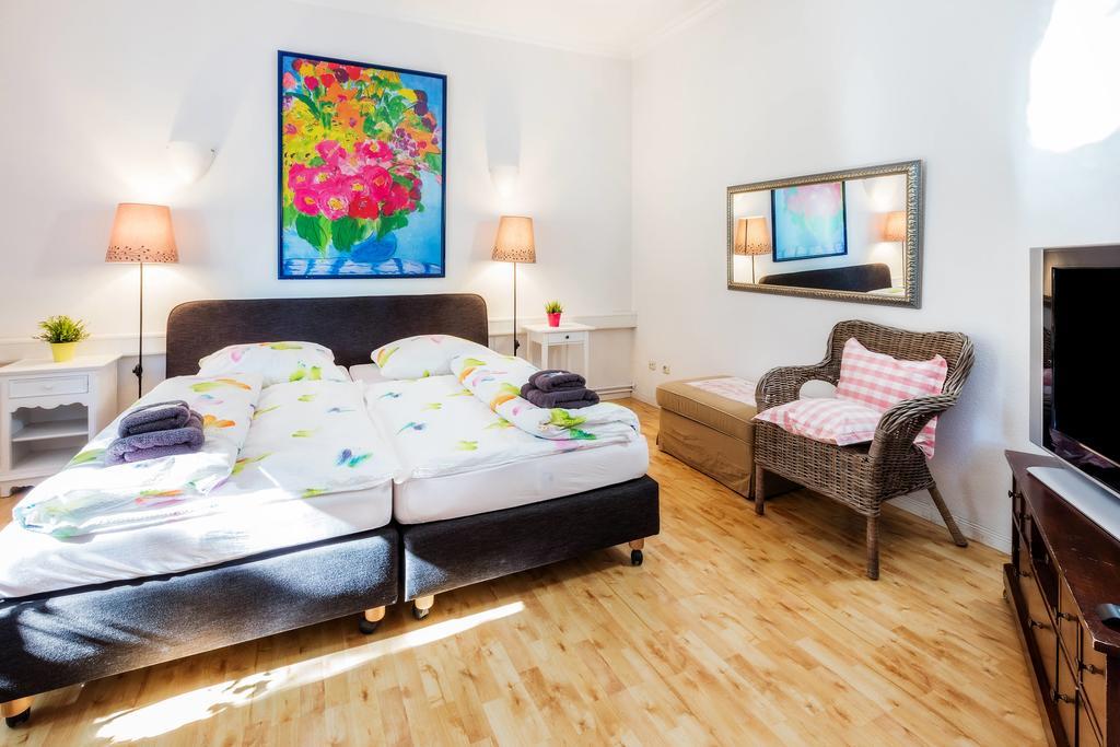 Heinsens Ellerbek Bed & Breakfast Екстериор снимка