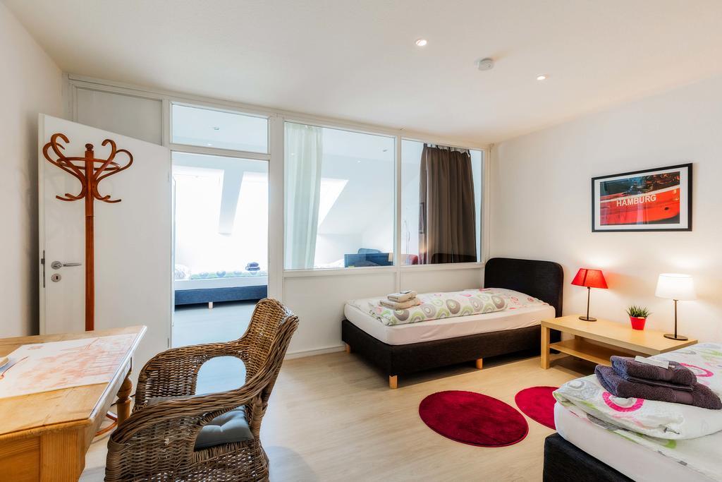 Heinsens Ellerbek Bed & Breakfast Екстериор снимка