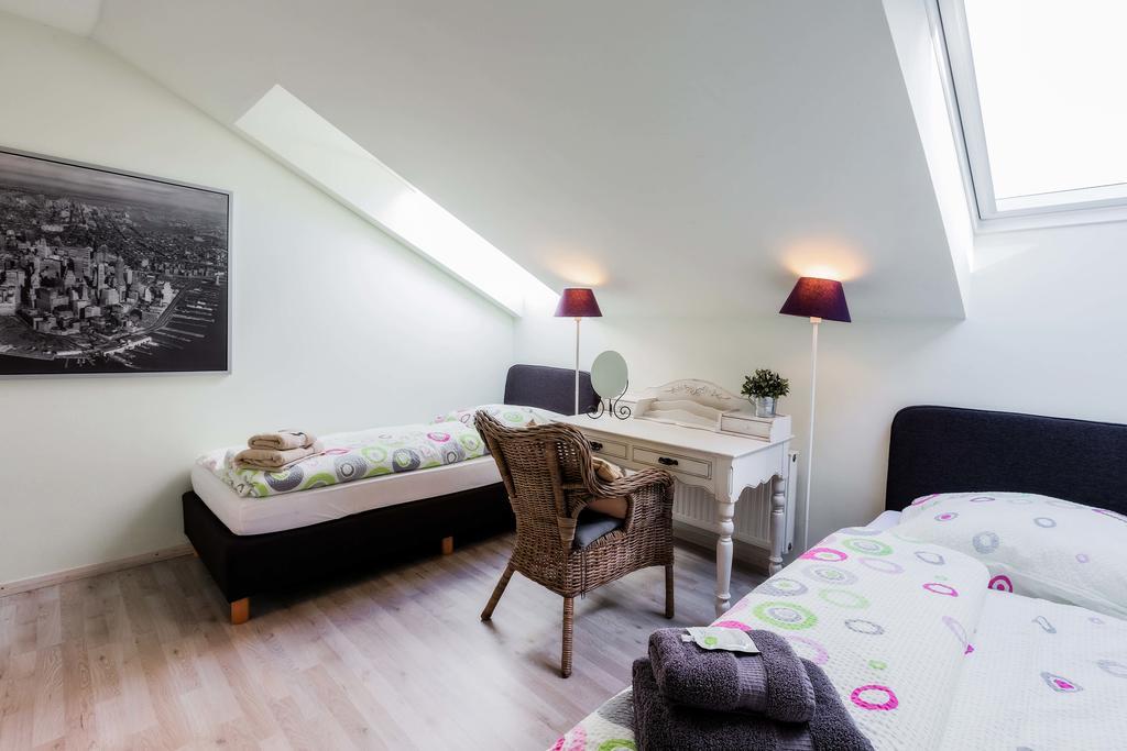 Heinsens Ellerbek Bed & Breakfast Екстериор снимка